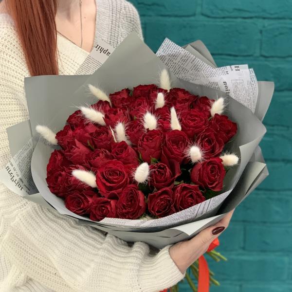 35 красных роз "Дриада"