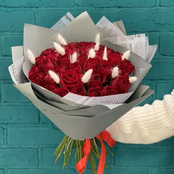 35 красных роз "Дриада"