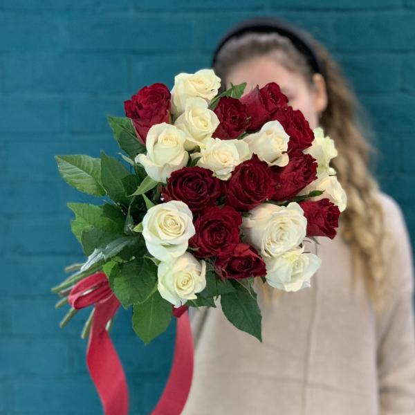 21 роза "Бостон"