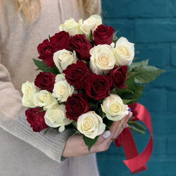 21 роза "Бостон"