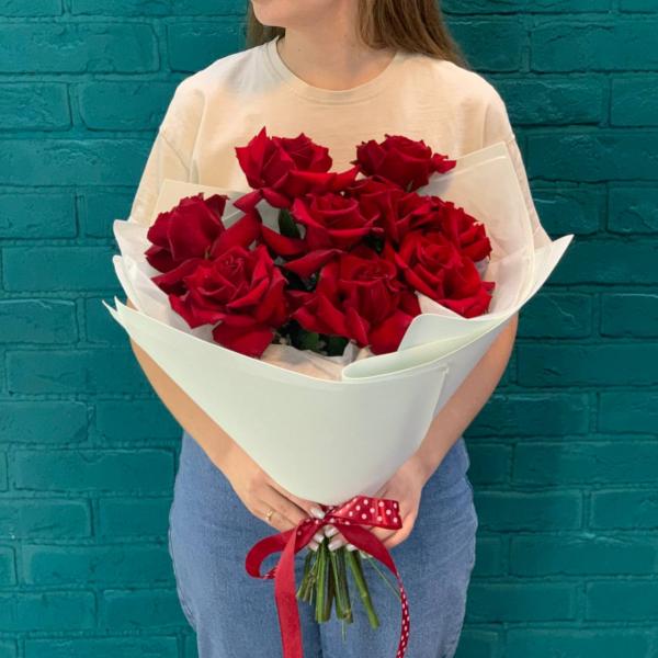 9 красных французских роз "Ариэль"