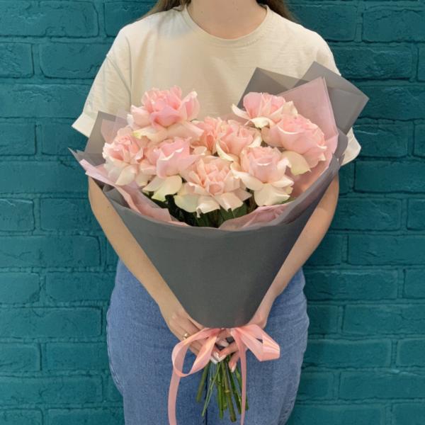 9 розовых французских роз "Вечерняя прохлада"