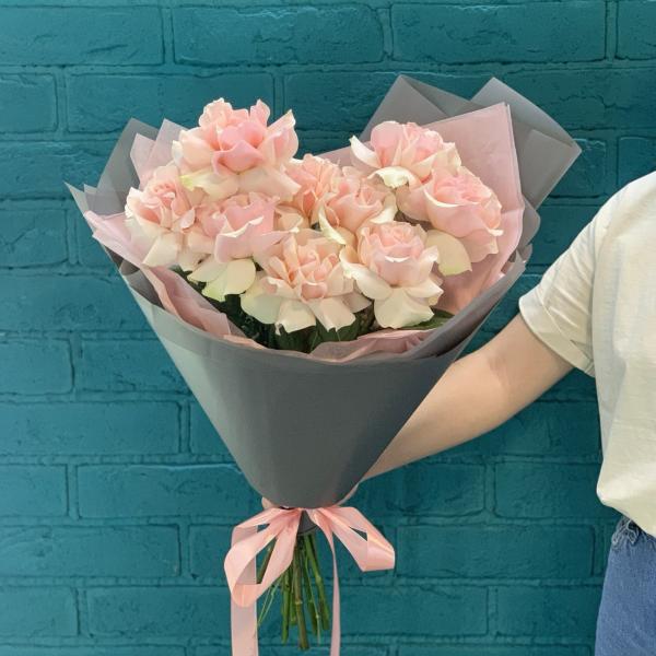 9 розовых французских роз "Вечерняя прохлада"