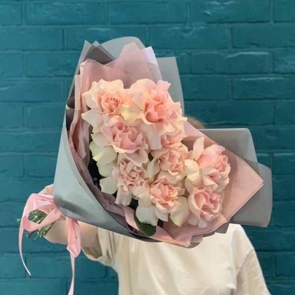 9 розовых французских роз "Вечерняя прохлада"