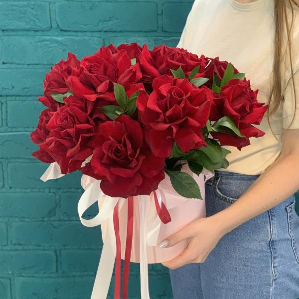 11 красных французских роз "Влечение"