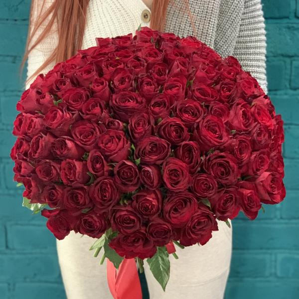 101 красная роза "Роскошь Венеции"