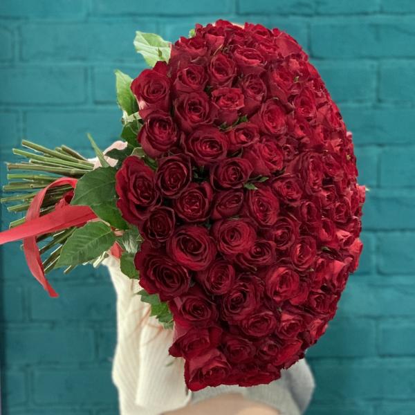 101 красная роза "Роскошь Венеции"