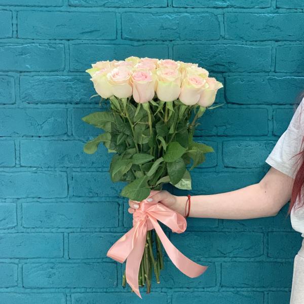 25 розовых роз "Волнующий момент"