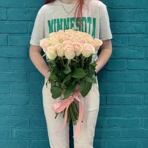 25 розовых роз "Волнующий момент"