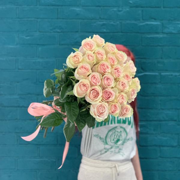 25 розовых роз "Волнующий момент"