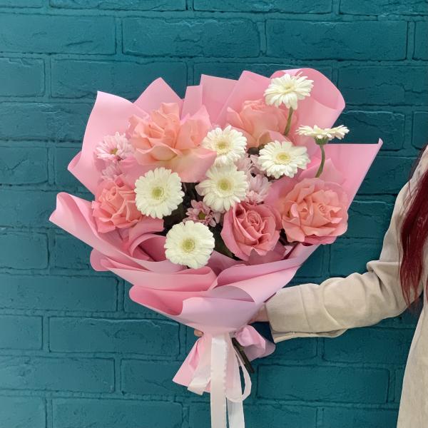 Розы и герберы "Флора"