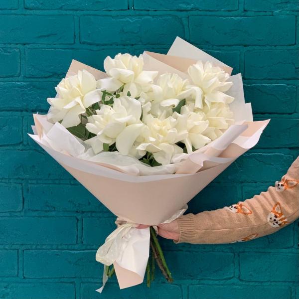 9 белых французских роз "Воздушный зефир"