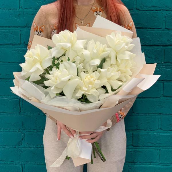 9 белых французских роз "Воздушный зефир"