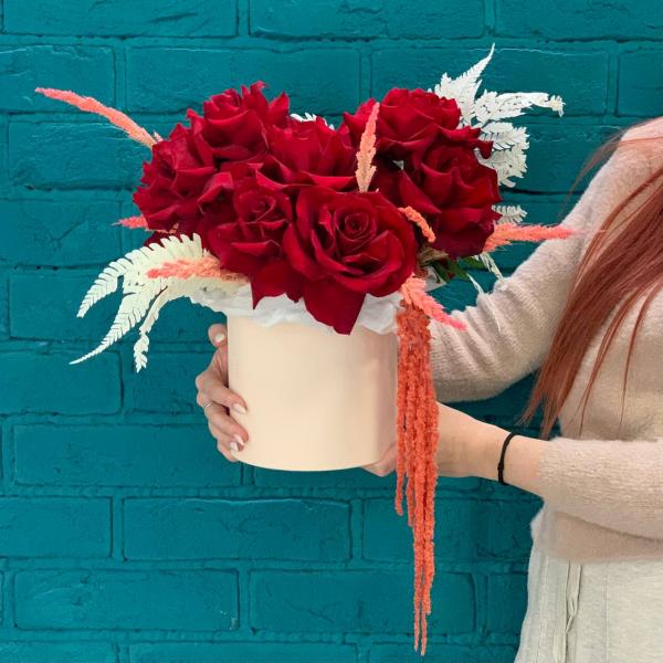 11 красных французских роз "Сердце ангела"