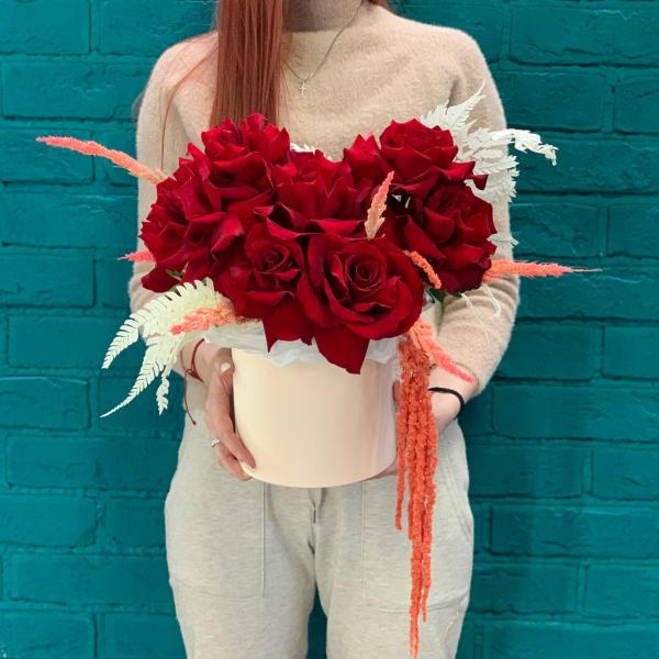 11 красных французских роз "Сердце ангела"