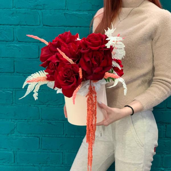 11 красных французских роз "Сердце ангела"