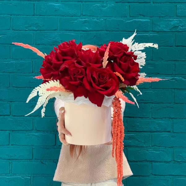 11 красных французских роз "Сердце ангела"