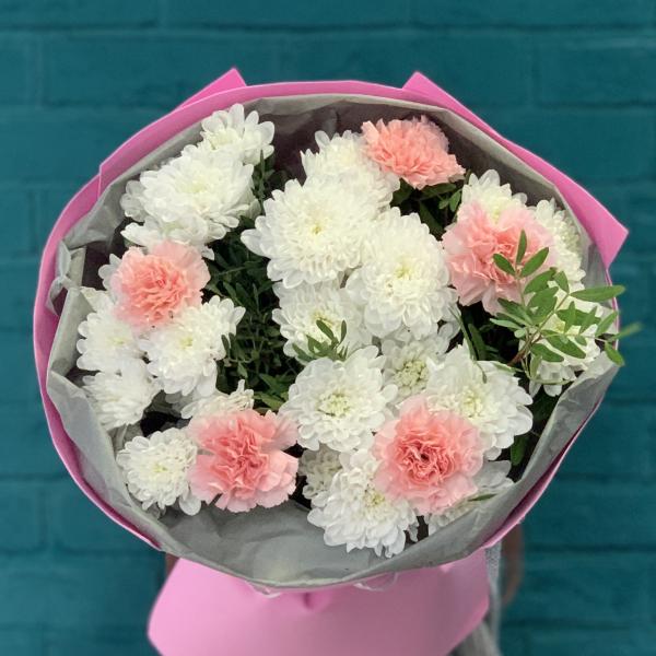 Хризантема и гвоздика "Нежный сон"