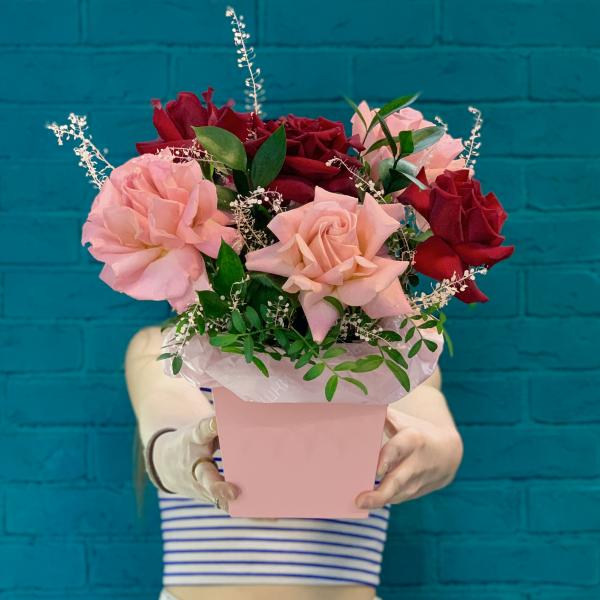 Композиция с французскими розами "Нежная зефирка"