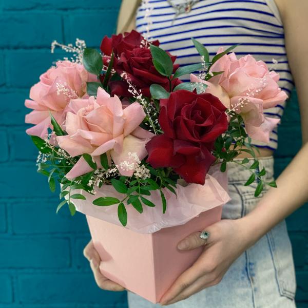 Композиция с французскими розами "Нежная зефирка"