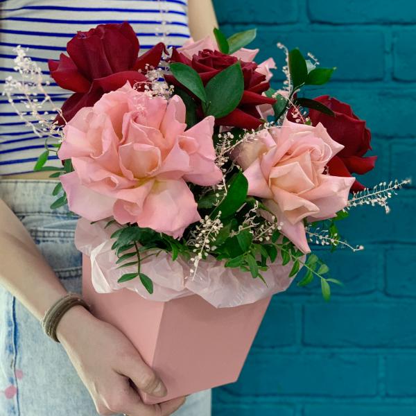 Композиция с французскими розами "Нежная зефирка"