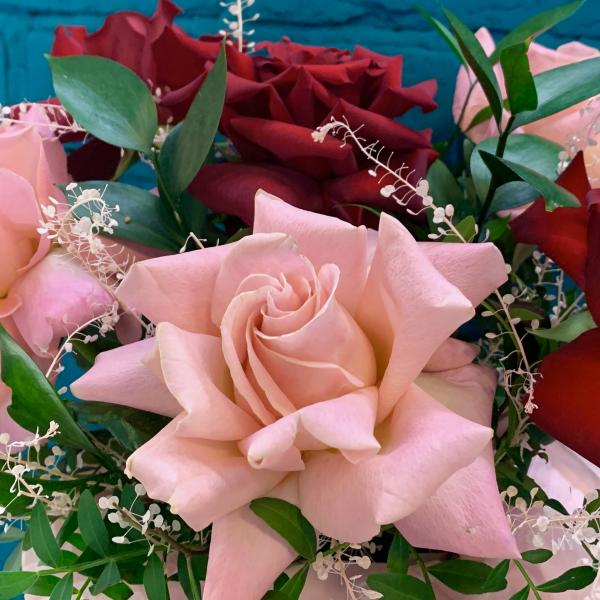 Композиция с французскими розами "Нежная зефирка"