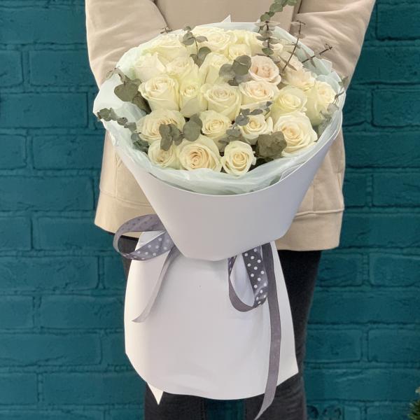 Роза и эвкалипт "Подснежник"