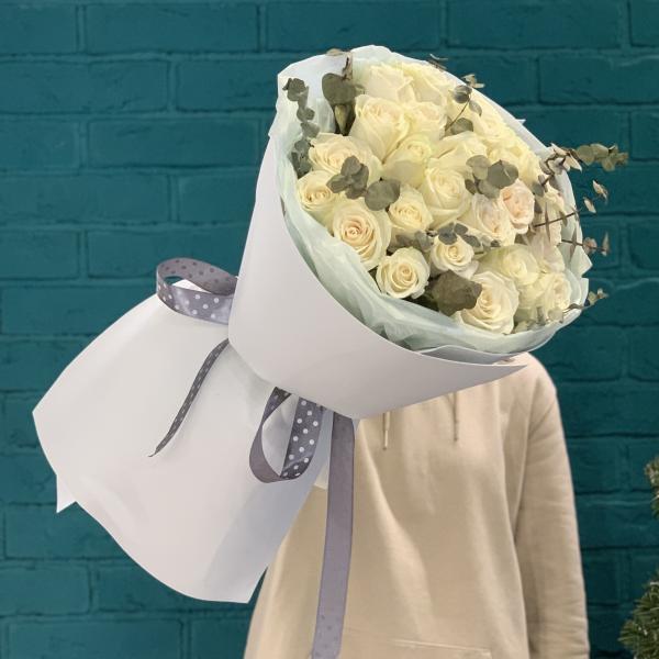 Роза и эвкалипт "Подснежник"