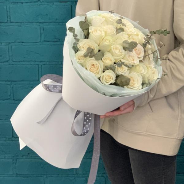 Роза и эвкалипт "Подснежник"