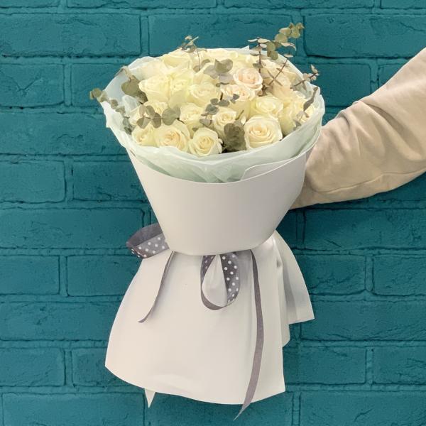 Роза и эвкалипт "Подснежник"