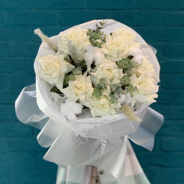 Роза и эвкалипт "Белая сказка"