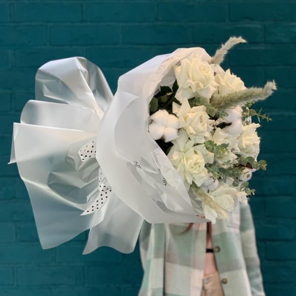 Роза и эвкалипт "Белая сказка"