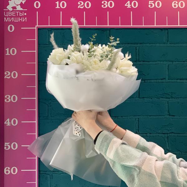 Роза и эвкалипт "Белая сказка"