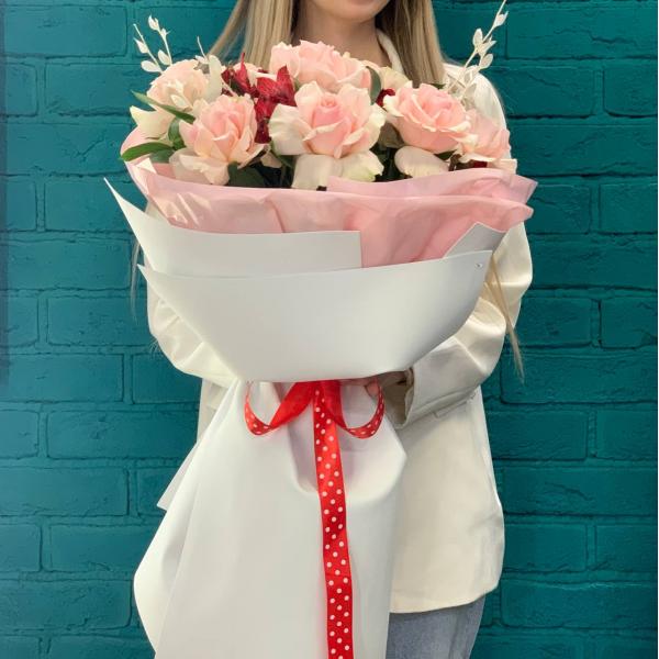 Роза и альстромерия " Легкая нежность"