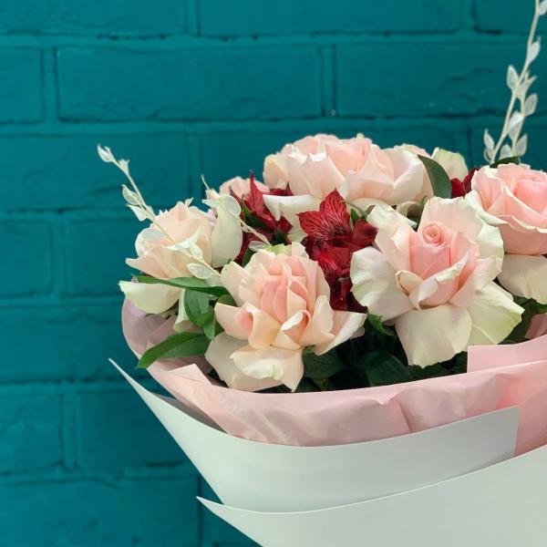 Роза и альстромерия " Легкая нежность"