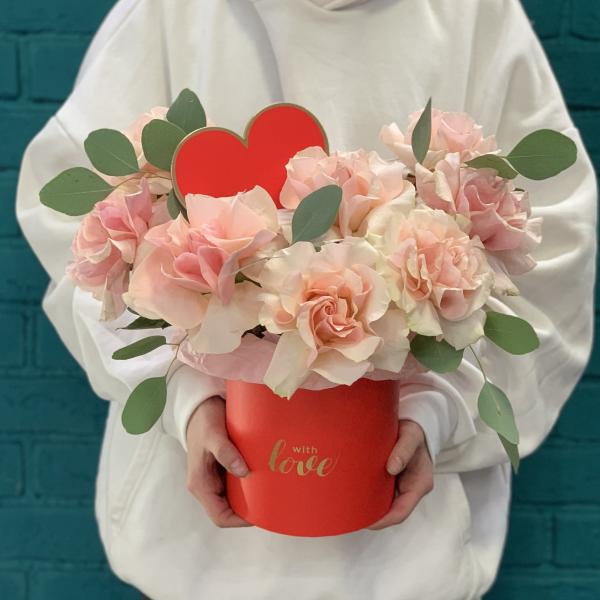 Композиция с розами "Розовый рассвет"