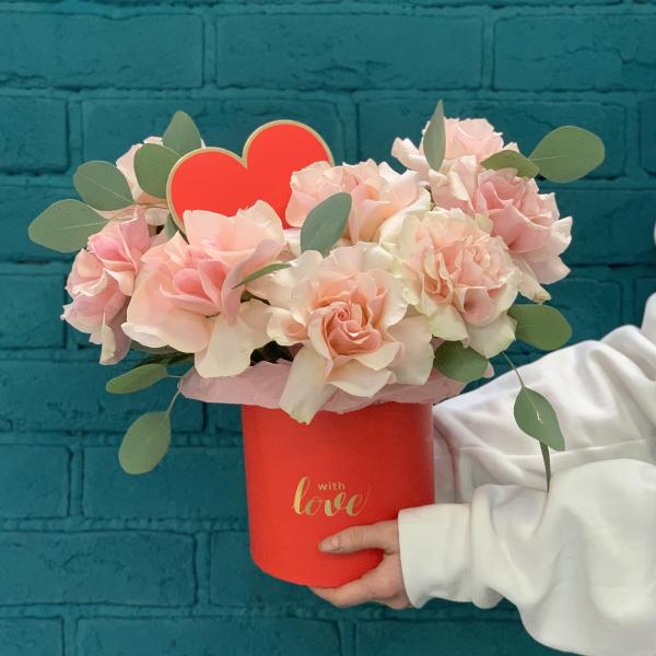 Композиция с розами "Розовый рассвет"