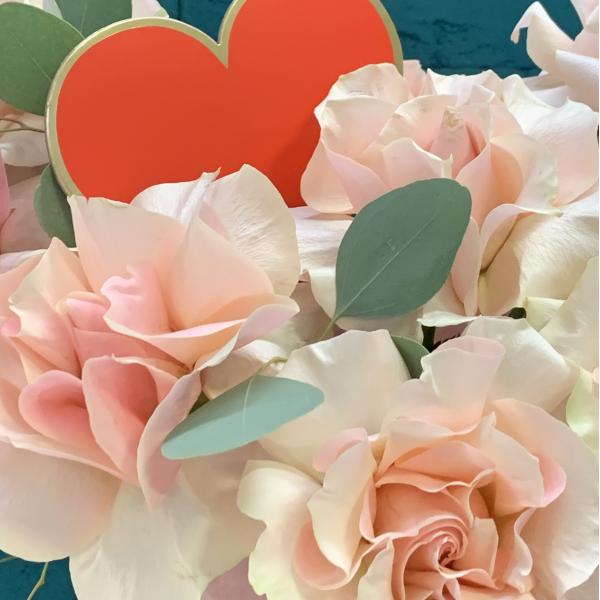 Композиция с розами "Розовый рассвет"