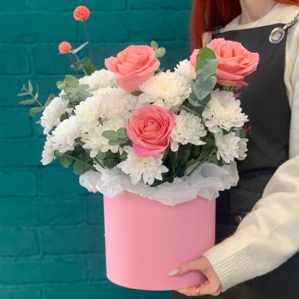 Роза и скабиоза "Мамино счастье"