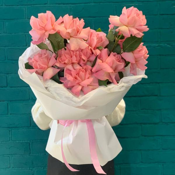 11 розовых французских роз "Династия"