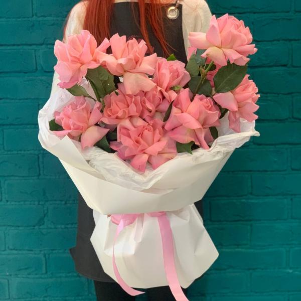 11 розовых французских роз "Династия"