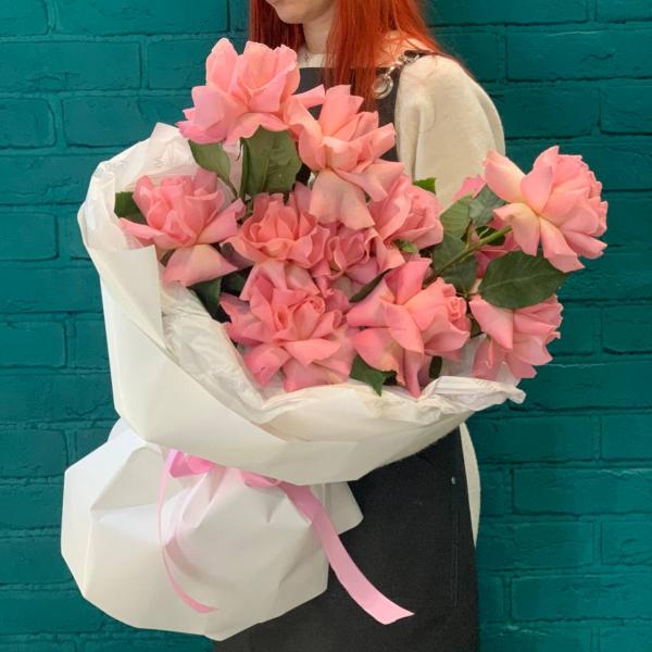 11 розовых французских роз "Династия"