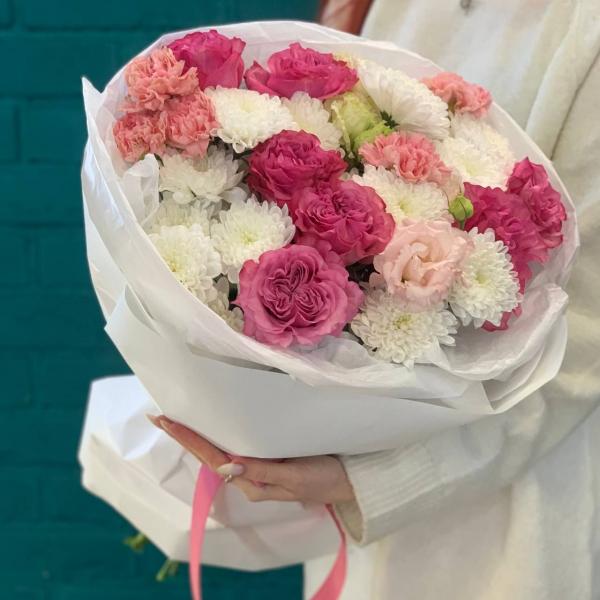 Пионовидные розы и эустома "Бесконечное изумление"