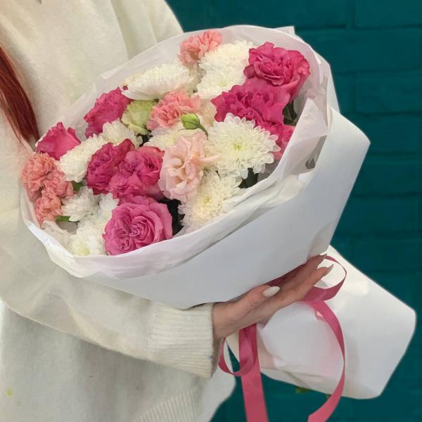 Пионовидные розы и эустома "Бесконечное изумление"