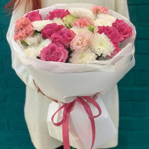 Пионовидные розы и эустома "Бесконечное изумление"