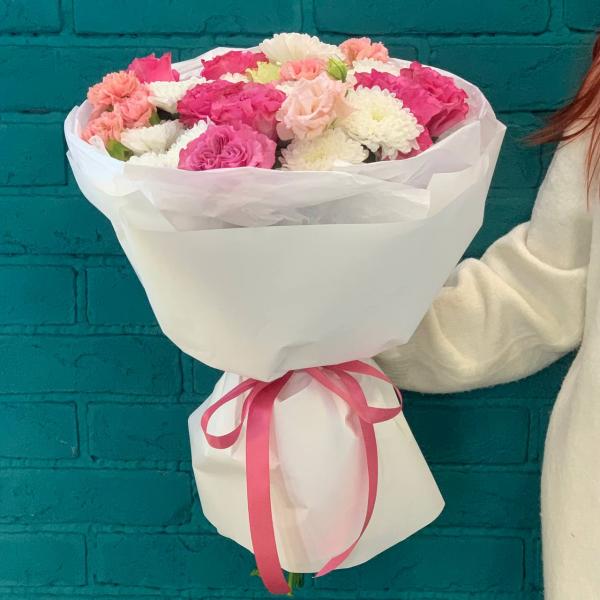 Пионовидные розы и эустома "Бесконечное изумление"