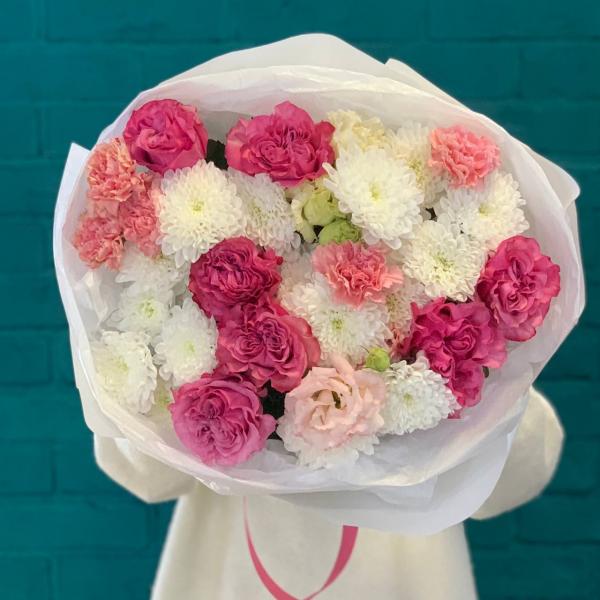 Пионовидные розы и эустома "Бесконечное изумление"