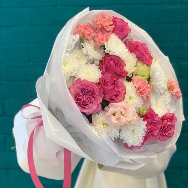 Пионовидные розы и эустома "Бесконечное изумление"