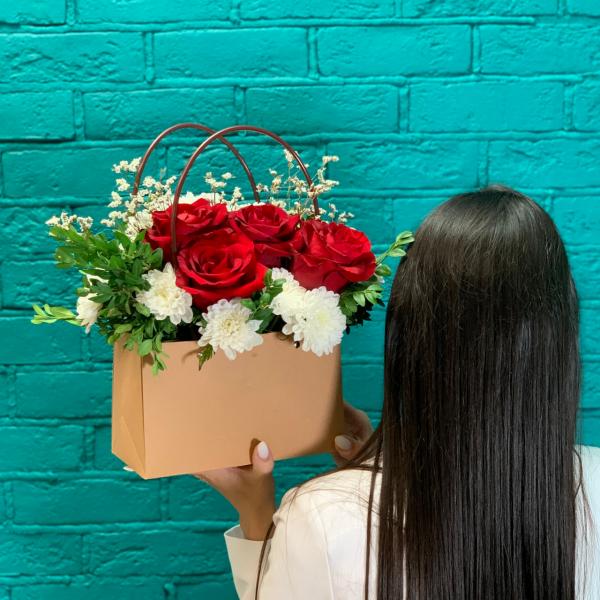 фото Роза и лимониум "Сердечная мелодия"