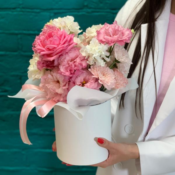 фото Эустома и роза "Мыльные пузырьки"